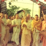 Zdjęcia. Instalacja Bóstw w Kryszna Balarama Mandir Wryndawana 1975