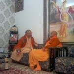 Lokanath Goswami i Paramadvaiti Swami spotykają się w Noida